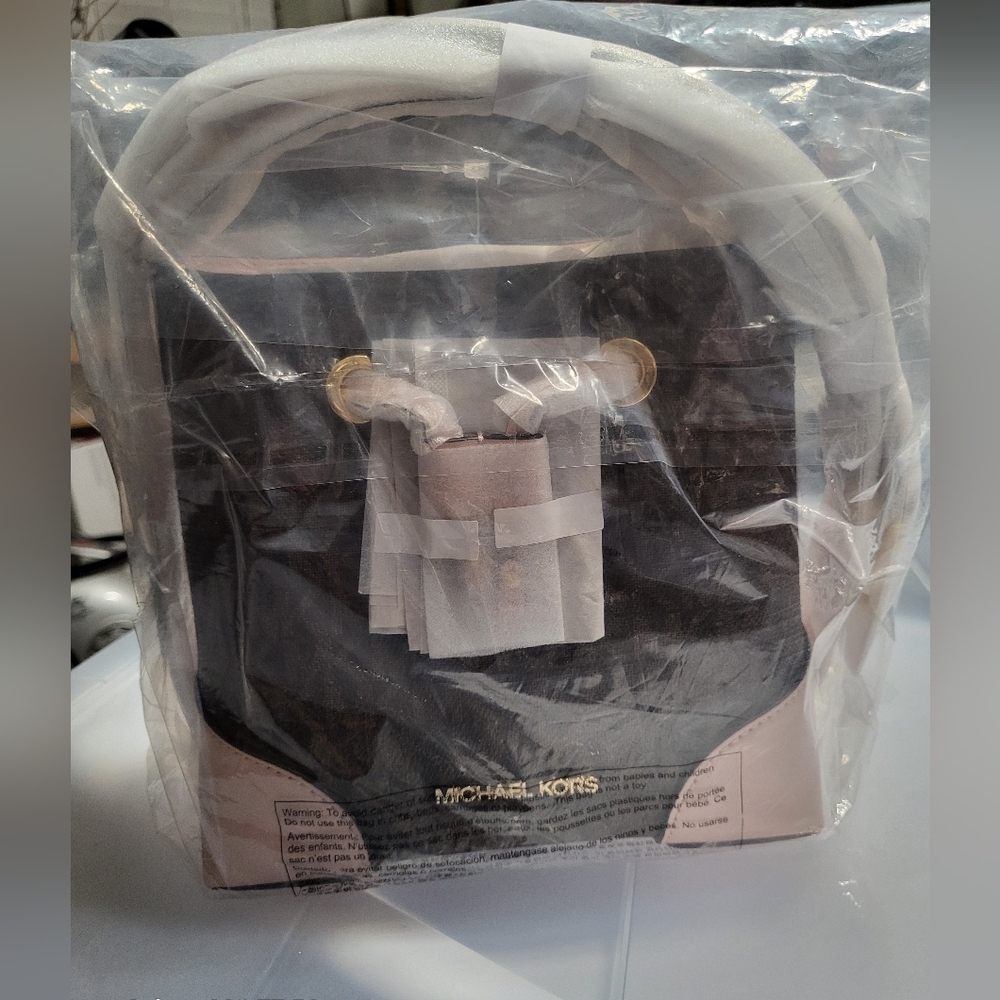 CLEARANCE! Michael Kors Mercer Small Logo Bucket Bag Powder Blush, 7×7.5×4.5 NWT - Picture 4 of 5